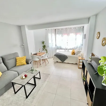 Precioso Estudio Con Piscina, Junto A La Playa Torre Del Mar